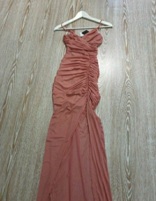 Rochie roz pudra fronsata crapatura lunga superba noua cu eticheta xs