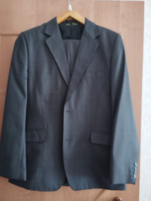 Продам костюм 48 размер