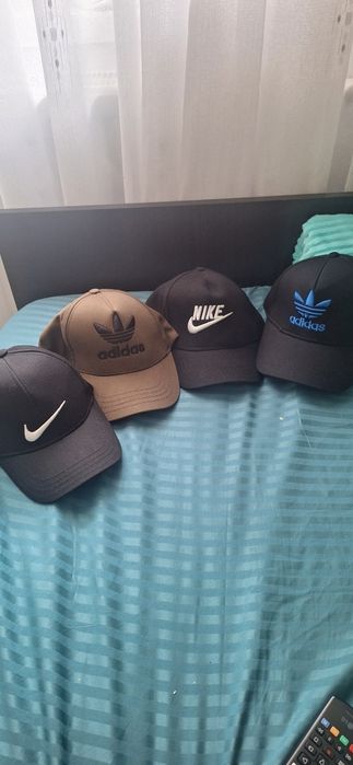 Șepci nike sau adidas