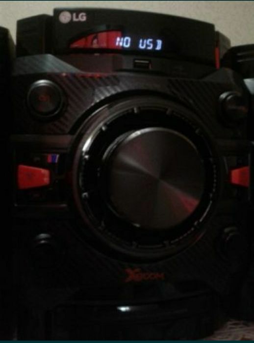 Музыкальный центр(Домашний кинотеатр)LG (CD,FM,Bluetooth,USB,AUX)