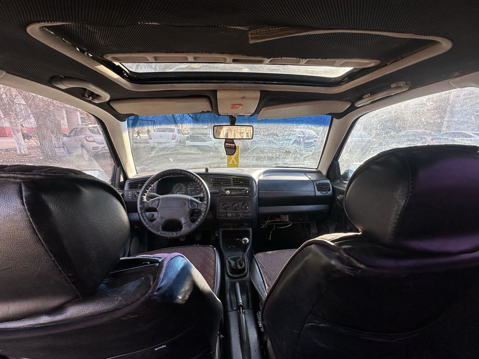 Голф 3  двигатель 1.8  газ отметка есть