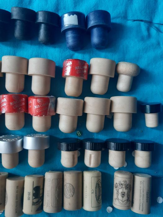 Пробки из  пробкового дерева и пласика