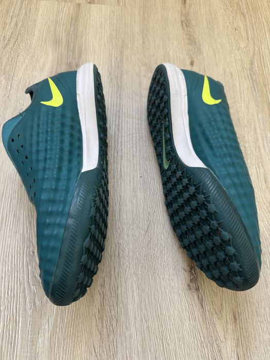 Продам сороконожки Nike!