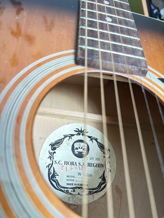 Vând chitară acustică Hora Reghin.