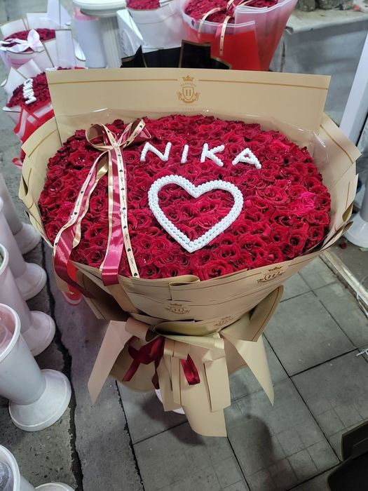 100.000 som buketlarimiz