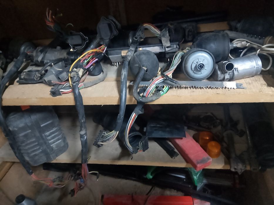 Продам запчасти на 190 Мерседес