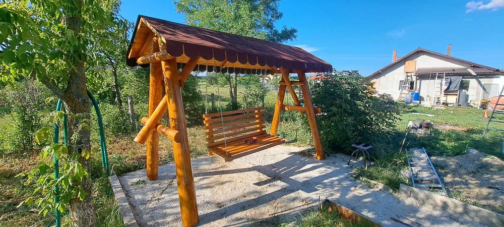 Leagăn rustic din bile de brad