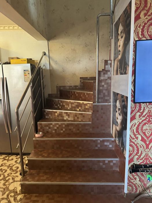 Casa la curte de vanzare