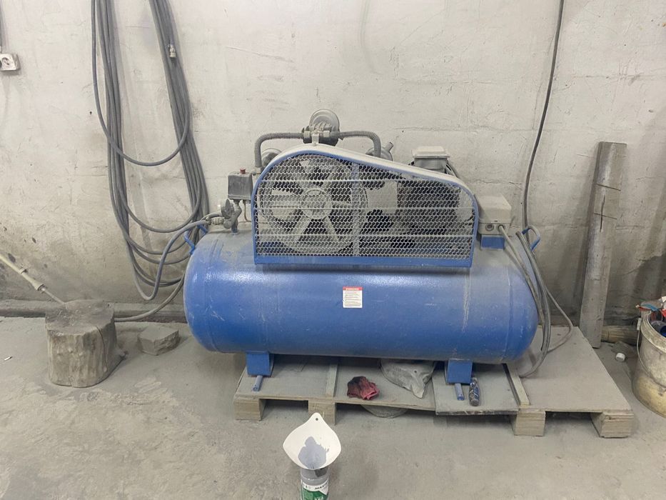 Продам в Алматы компрессор  Sillan 200 литров