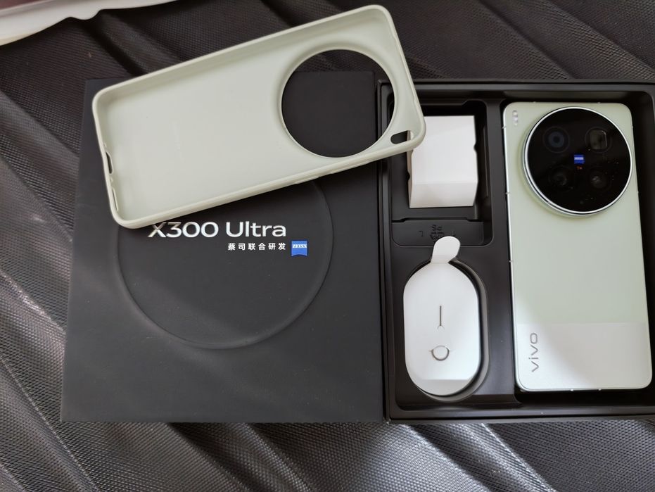 vivo  X300 Ultra