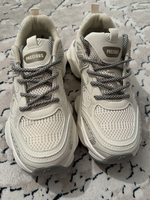 Кросс сатылады размер 42