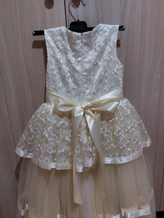 Праздничное платье для девочки. .