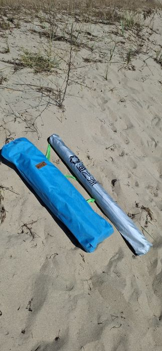 Продавам сгъваем стол и чадър .