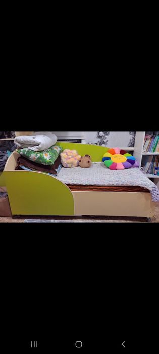 Продам детский гарнитур.кровать комод..