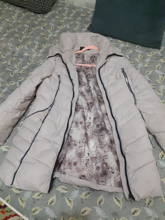 Продам женскую куртку