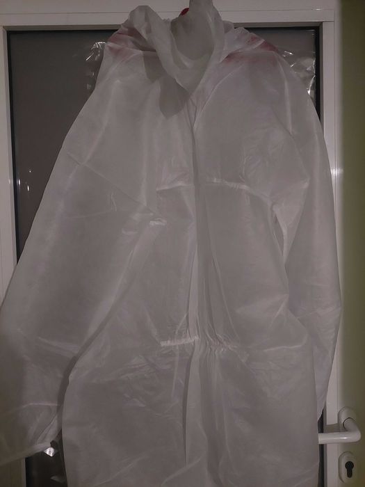 Продавам облекла (гащеризони) за еднократна упротреба.