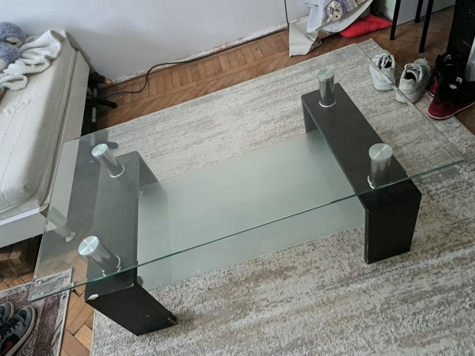 Masa decorativa din sticla