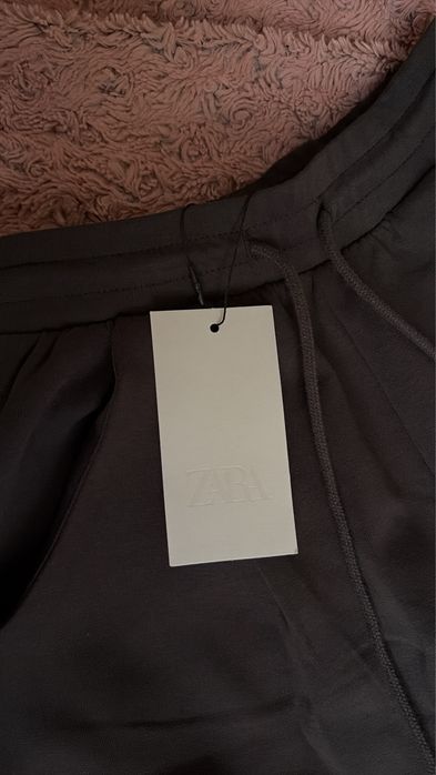 Нов панталон от Zara с етикет. Не е носен!