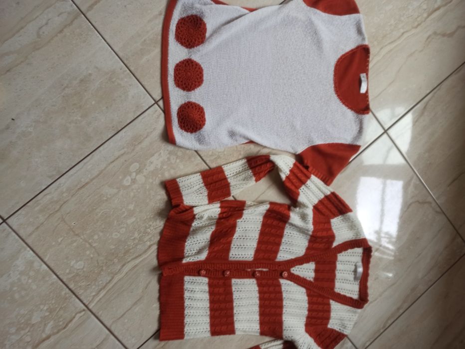 Compleu dama cu bluza și jerse din tricot.