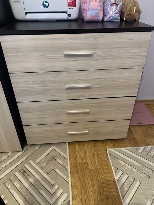 Трикрилен гардероб с надстройка