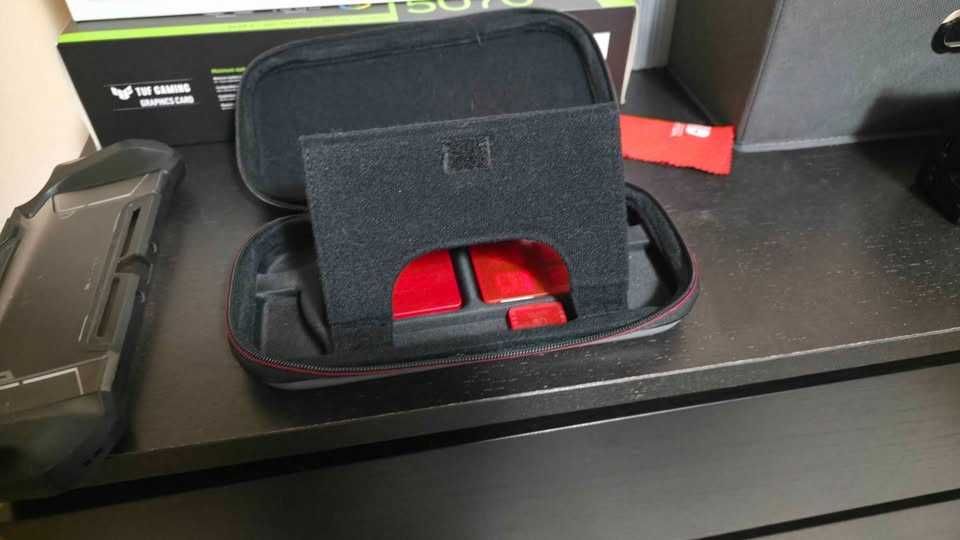 Nintendo Switch пълен комплект + 6 топ игри, калъф и Pro контролер