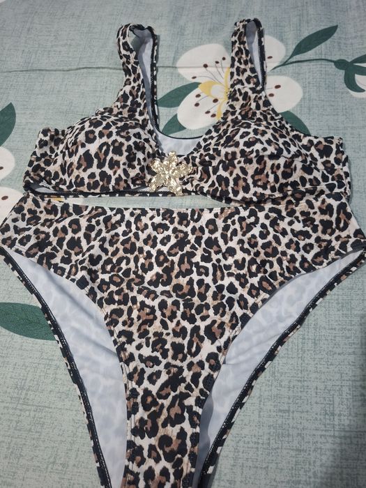 Vând Costum Baie Marimea XL Nou