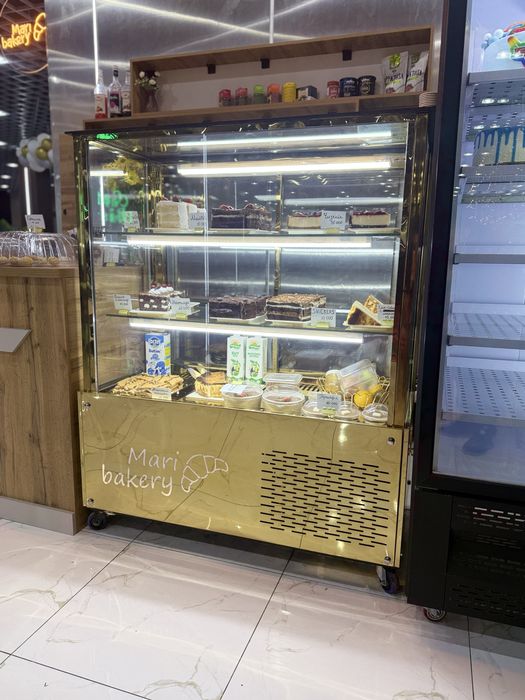 Tort va shirinliklar uchun vetrina