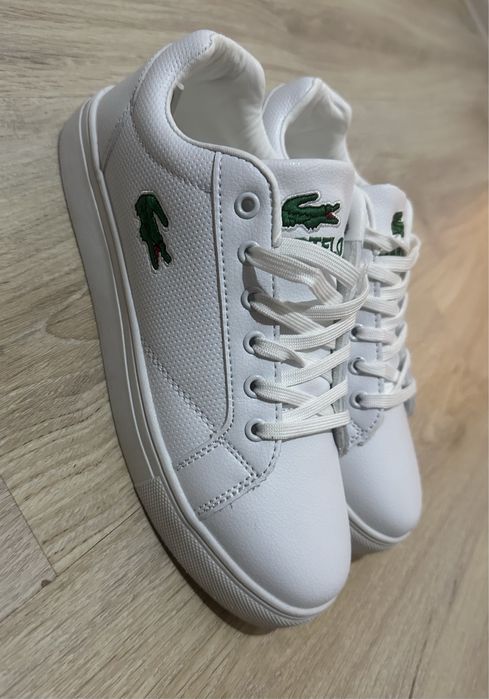 Продам новые Белые кеды