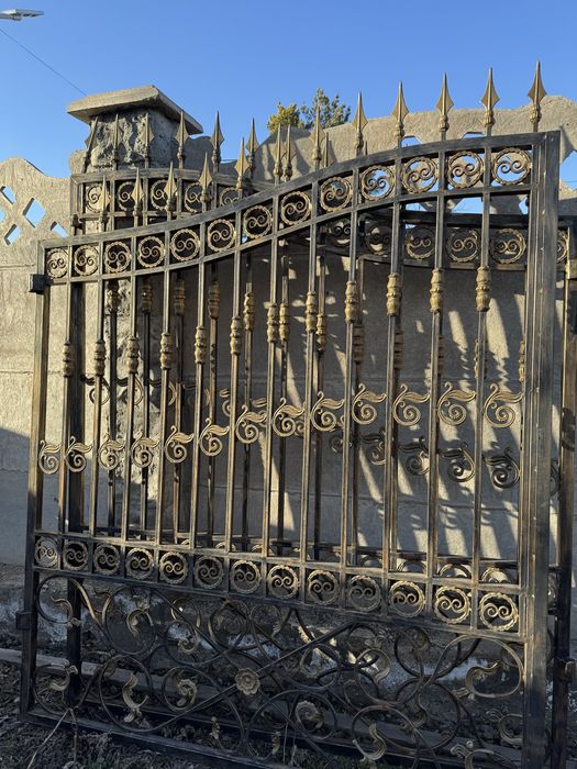 Кованные ворота в отличном состояни!!!