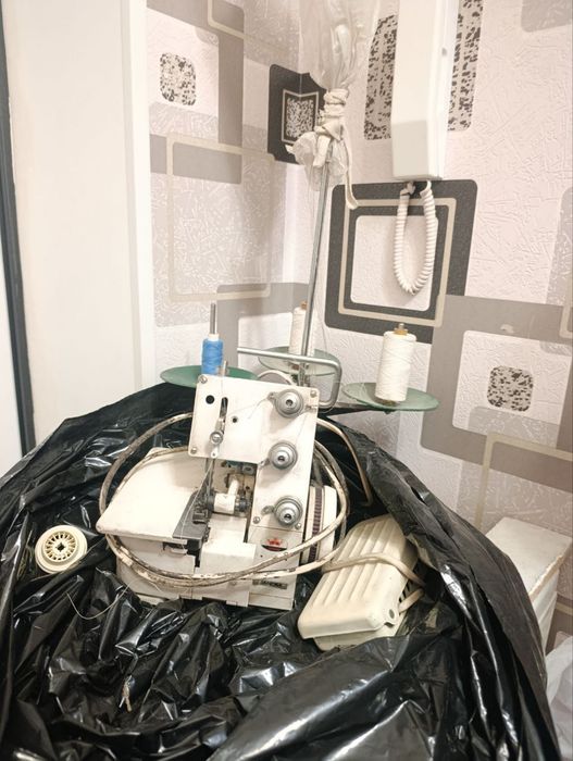 Оверлок электрический, в отличном состоянии, практически новый