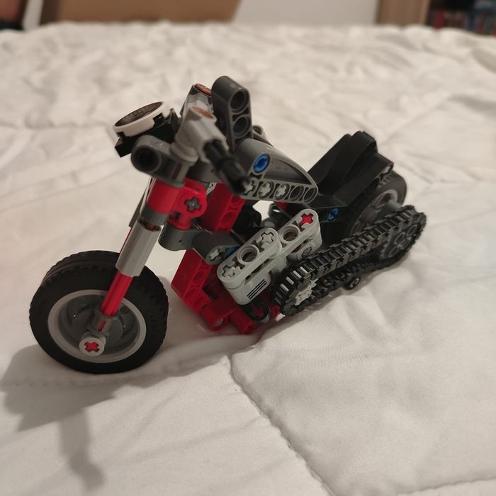 Lego Tehnic - Motocicleta 43132 + Avion de curse 42117