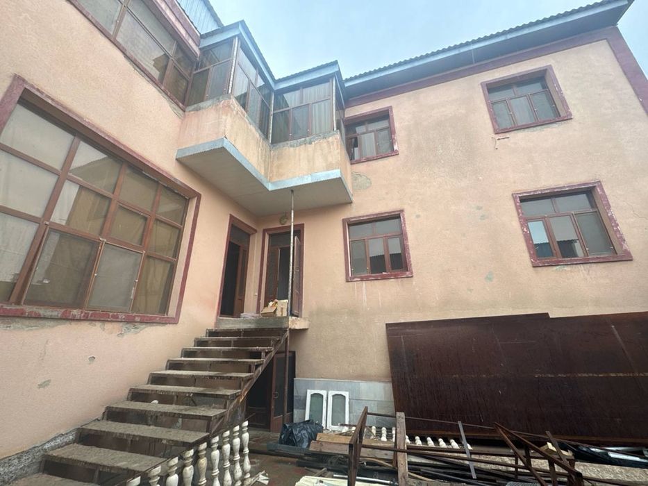 5хоналик 2,2соткли 2каватлик участок сотилади