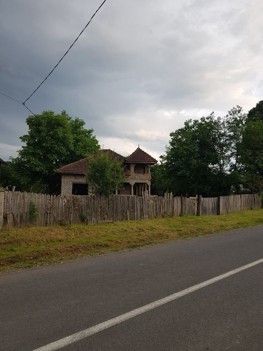 Vând casă batraneasca + teren intravilan în Comuna Danesti
