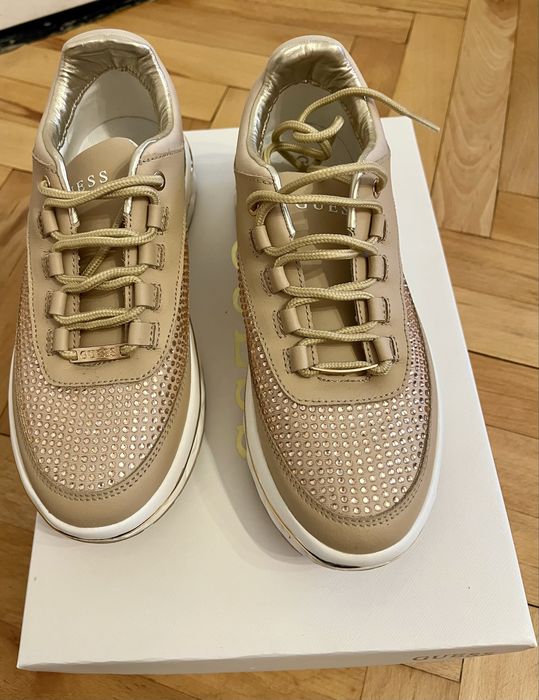 Спортни обувки Guess