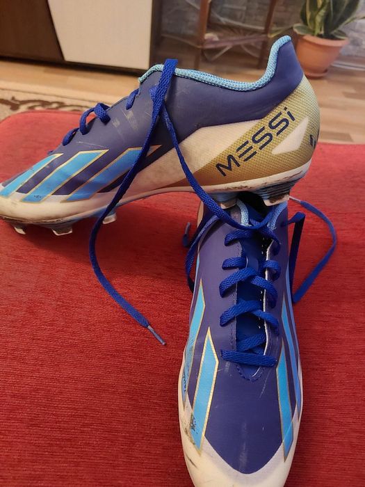 Футболни бутонки