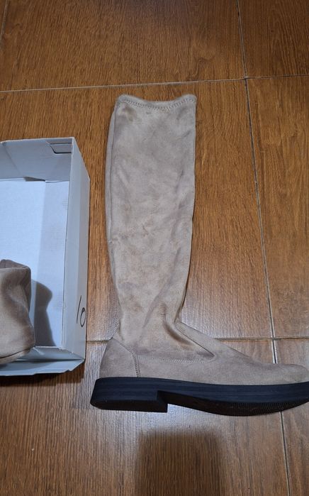 Продавам чисто нови дамски ботуши