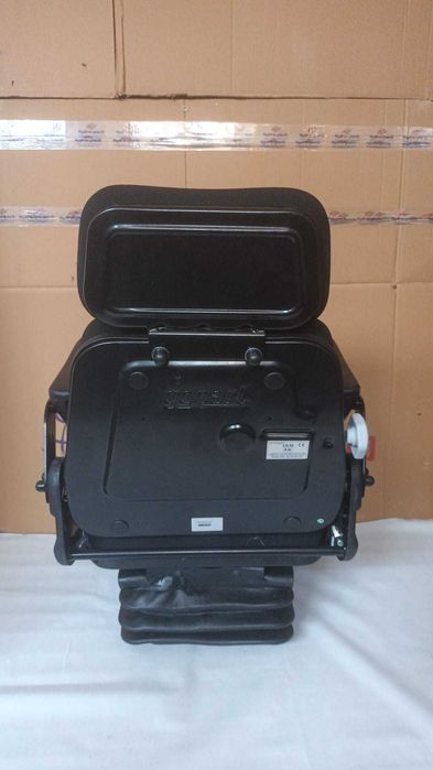 Scaun universal pentru tractor din material textin