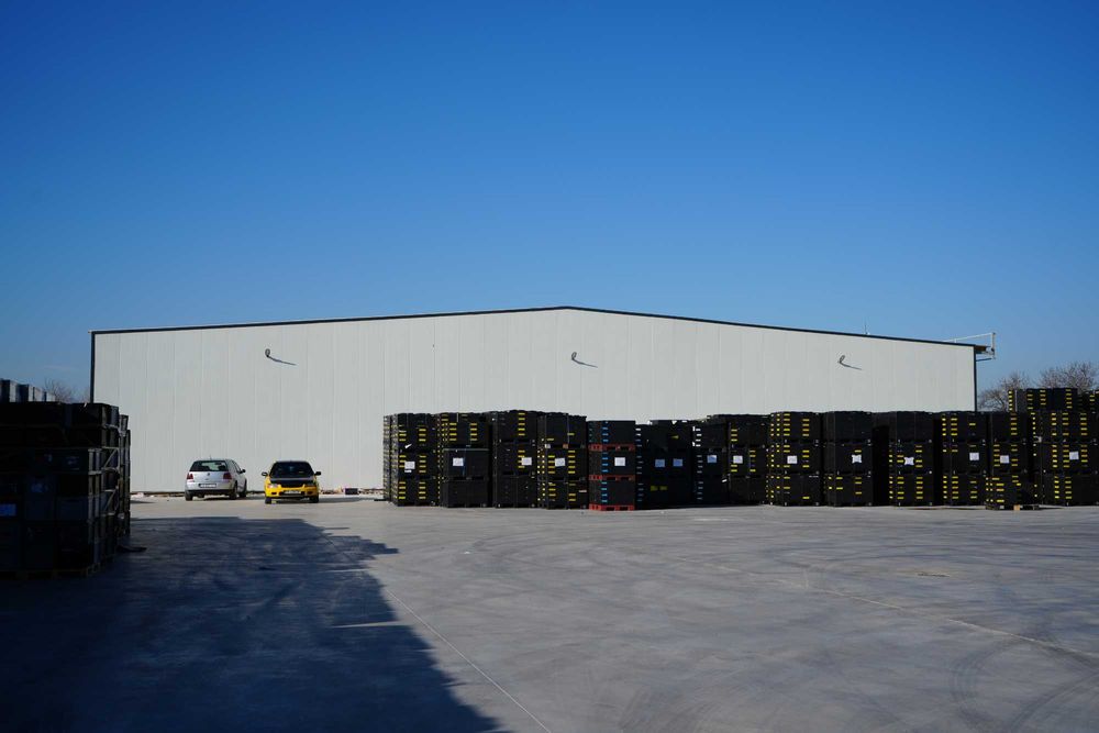 Дава се под наем Склад в с. Мокрище, Област Пазарджик - 1800 кв.м за 9180 € - Снимка #1