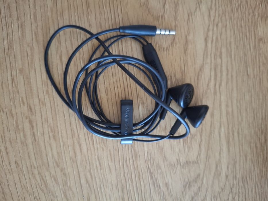 Blackberry Leap, Черен, зарядно, слушалки