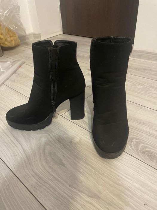 Ghete imitatie piele intoarsa