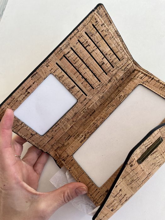 Чисто ново портомоне