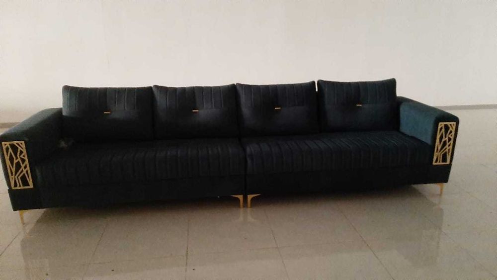 Красивый диван в гостиную