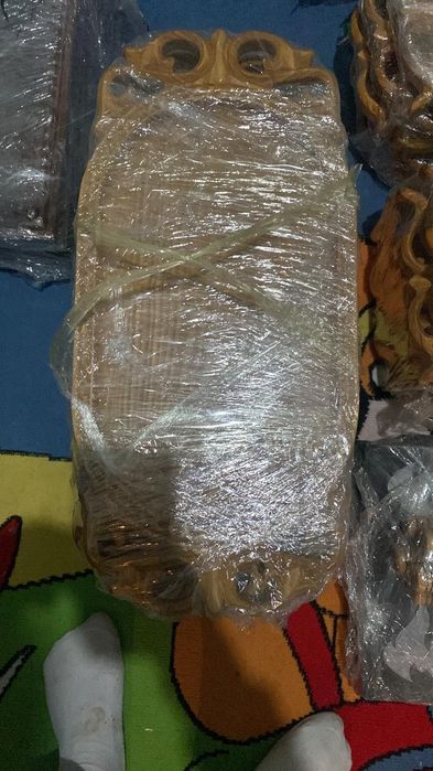 Скамейка и разные вещий