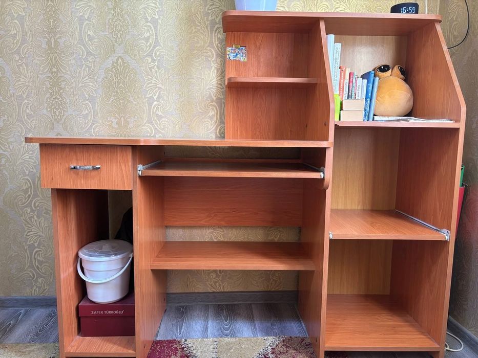 Компьютерный письменный стол