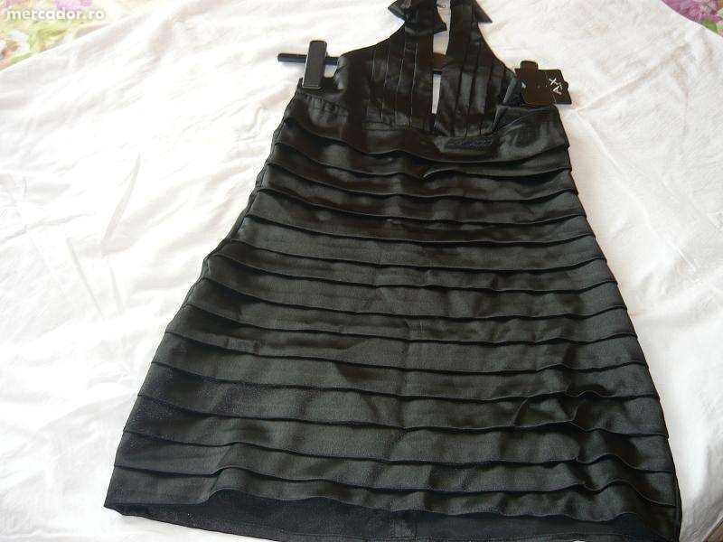 Vand rochie dama eleganta cu eticheta 150 ron