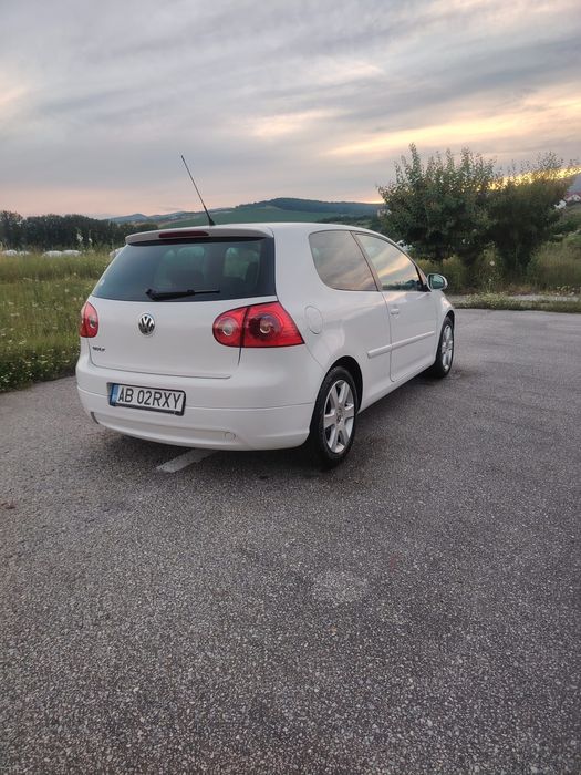 Vând Volkswagen Golf 5