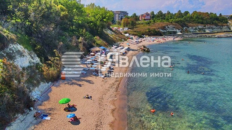 Продава се Едностаен апартамент в Царево - 45 кв.м за 1016 €/кв.м - Снимка #1