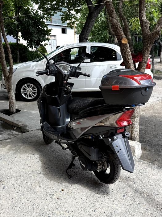 Benzin skuter moped