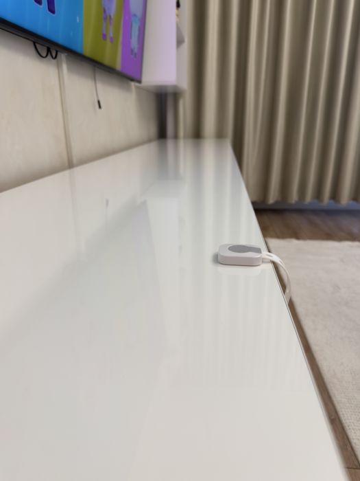 Comoda living MDF alb lucios.