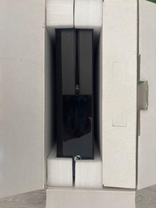 Конзола Xbox One + контролер!